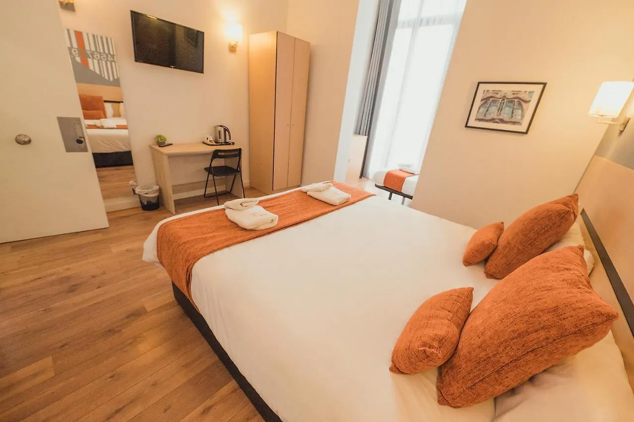 Hostal Live Natura Barcelona (Adults Only)