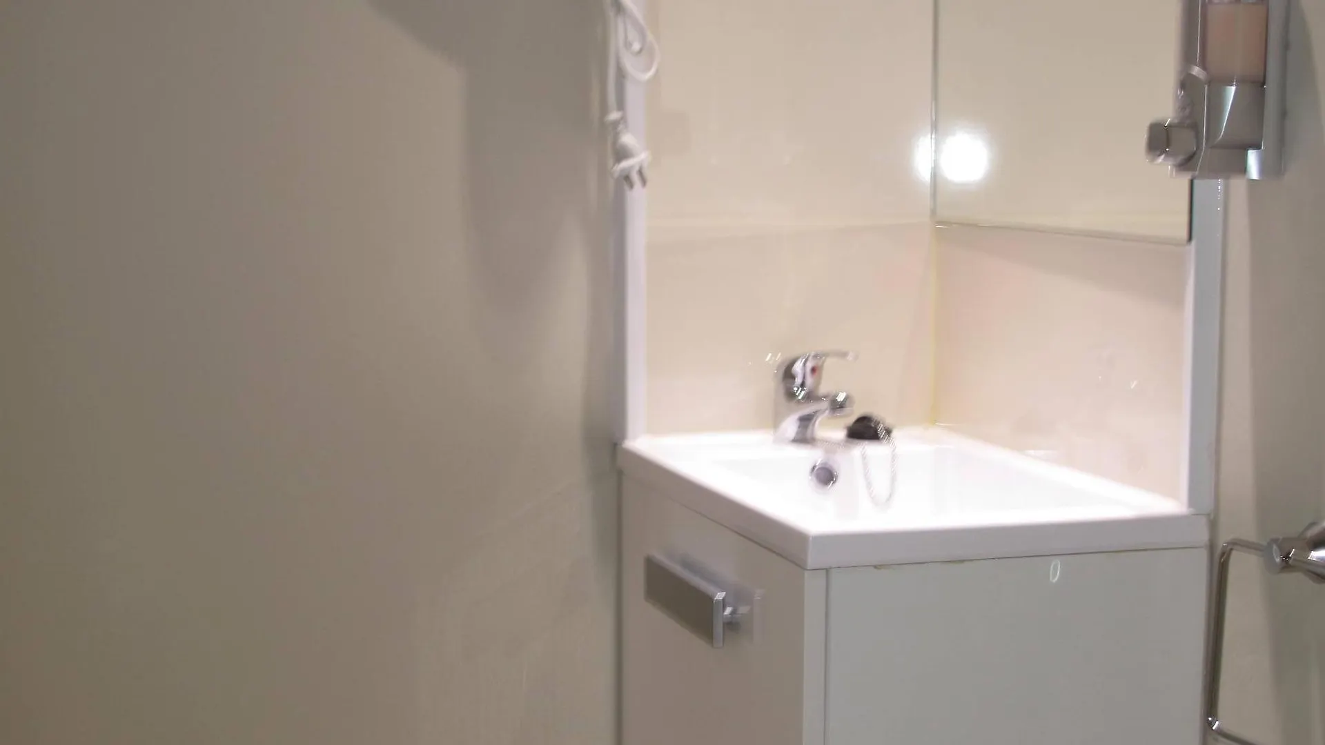 Гостевой дом Hostal Live Natura Barcelona (Adults Only)