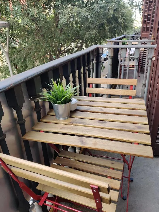 Hostal Live Natura Barcelona (Adults Only) 2*,