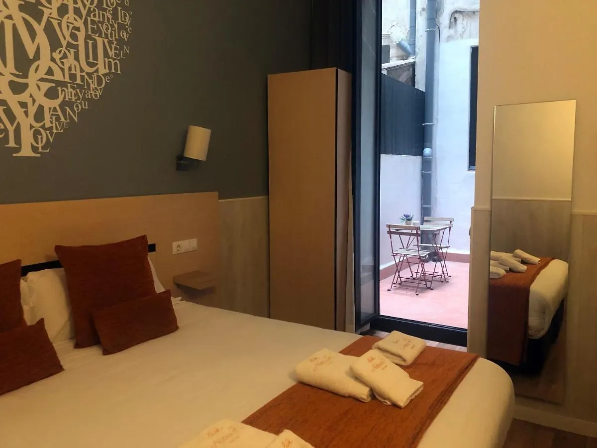 Hostal Live Natura Barcelona (Adults Only)