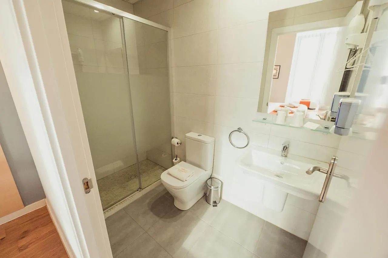 Hostal Live Natura Barcelona (Adults Only) 2*,  İspanya