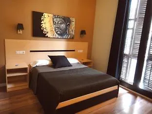 Hostal Live Natura Barcelona (Adults Only)